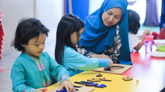 Mudahnya, Ini 10 Tips Ibu Bapa Hebat. Amalkan Selalu!